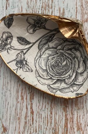 Black/White Roses Deco Shell