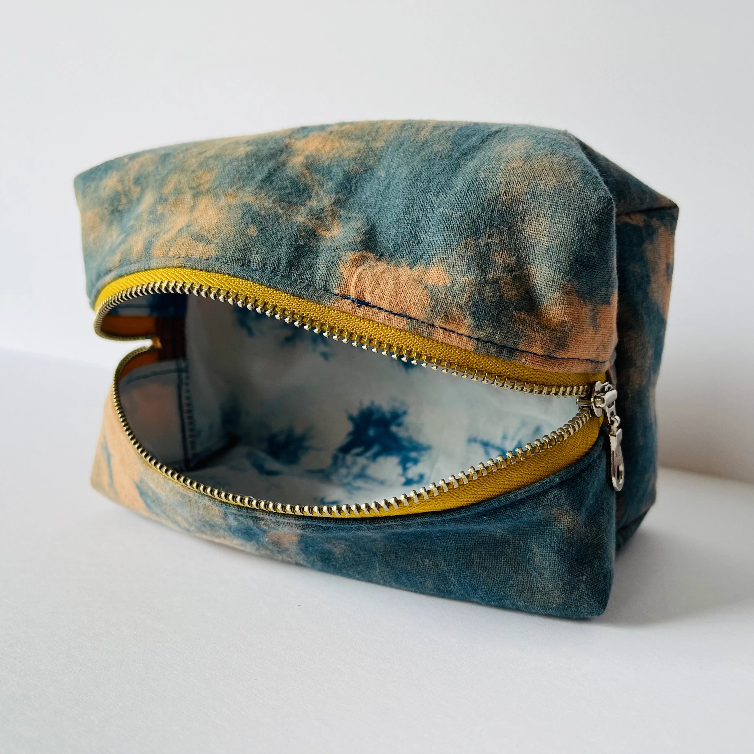 Dyed Toiletries Bag - Image 4